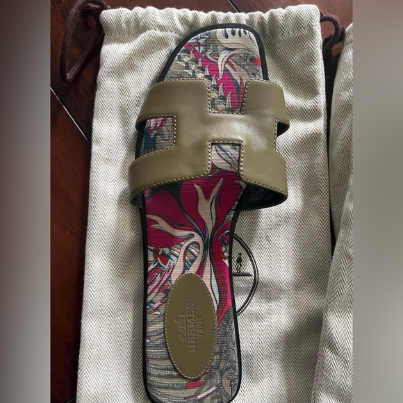 Hermes Oran Sandals - Picture 3 of 13